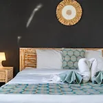 Private Suite In Tropical Pool Villa
